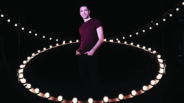 Ευριπίδης Λασκαρίδης: «Μου αρέσουν το οργανωμένο χάος και η αίσθηση του ασυντόνιστου»