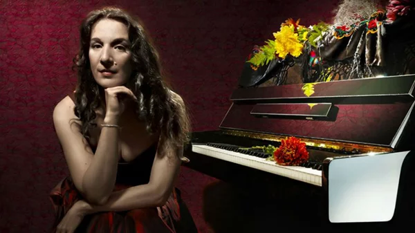 Η Dulce Pontes σε τραγούδια της θάλασσας και του κόσμου