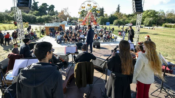 «Χριστούγεννα στο Πάρκο μας»: Είκοσι πέντε μέρες γιορτής στο Πεδίον του Άρεως από την Περιφέρεια Αττικής