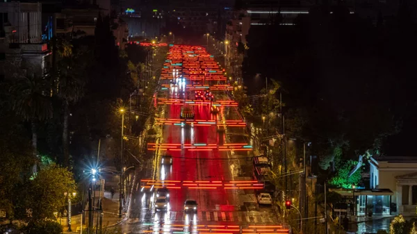 Γίνεται εν έτει (σχεδόν) 2020 ο μίνιμαλ φωτισμός της Βασιλίσσης Σοφίας να προκαλεί τόση αναστάτωση;