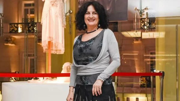 «Έφυγε» η εξαιρετική ενδυματολόγος και σκηνογράφος Γιούλα Ζωιοπούλου