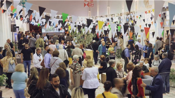 Δημοτική Αγορά Κυψέλης: Έθνικ μουσικές, παραμύθια και γλυκά στη γιορτή που μας χωράει όλους