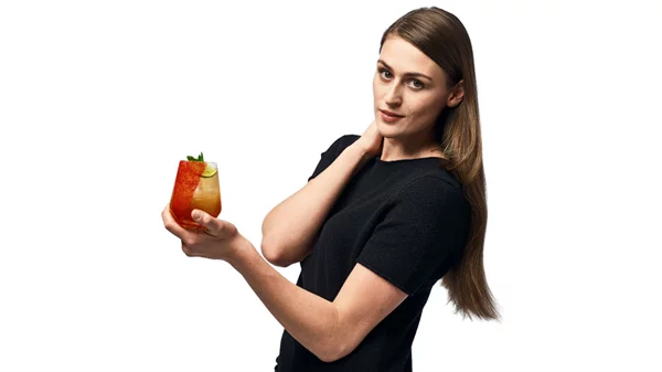 Don’t Drink it, Explore it: Το METAXA εξερευνά τις βαθύτερες πλευρές μας