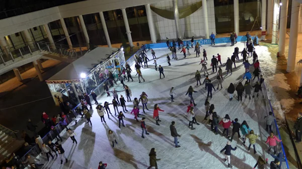 Παγοδρόμιο και χριστουγεννιάτικες μουσικές στο Μέγαρο!