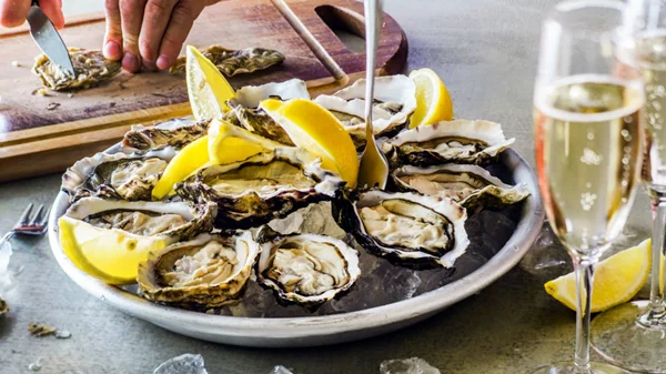 Η σαμπάνια είναι το κρασί της ταβέρνας!