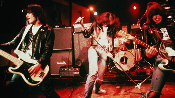 Οι Ramones τα σπάνε στο Άστορ