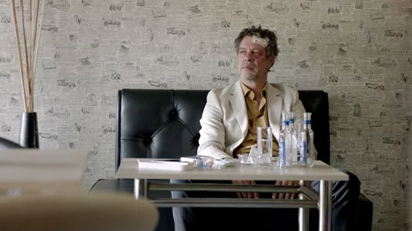 Τα πάθη ανάβουν στο επίσημο τρέιλερ της «Μπαλάντας της Τρύπιας Καρδιάς»