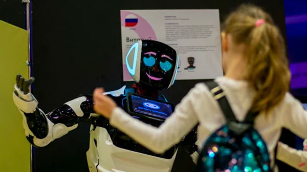 Εγκαίνια Εβδομάδας | Μια πόλη από ρομπότ ζωντανεύει στην Πειραιώς (10-16/2)