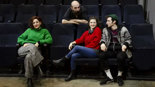 Πώς είναι να ανήκεις στην μεγάλη οικογένεια της Συντεχνίας του γέλιου;