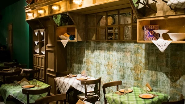 Τι κάνει η «Μπιρμπίλω» στο Κολωνάκι;