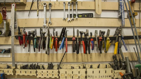 Upcycling: Οι Αθηναίοι που φτιάχνουν θησαυρούς από σκουπίδια