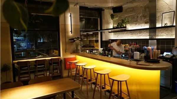 Το «Naif» είναι η φρέσκια άφιξη στο Νέο Κόσμο