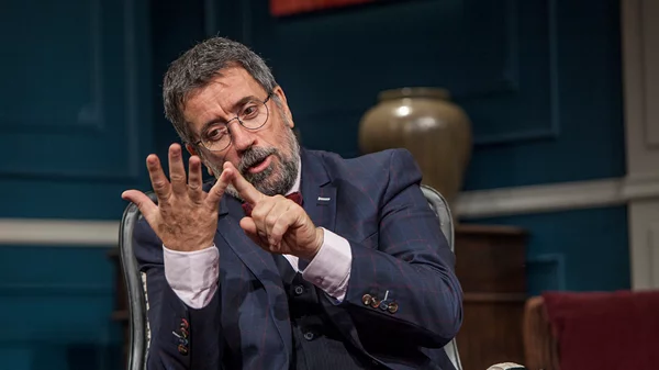 Τελευταίες παραστάσεις για το «Δείπνο ηλιθίων»