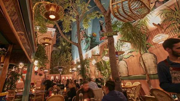 6 αυλές για ανοιξιάτικα ποτά και smirting