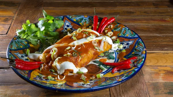 Μαγειρεύουμε enchiladas με κοτόπουλο αλά «Dos Hermanos»