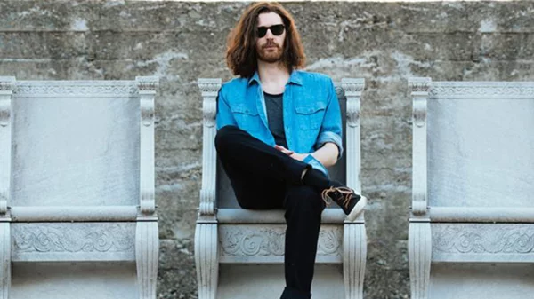 Live streamings του Hozier και του Πέτρου Κλαμπάνη