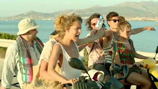 Ταξίδια μέσα απ’ την οθόνη απ’ την Αντίπαρο ως την Μπριζ