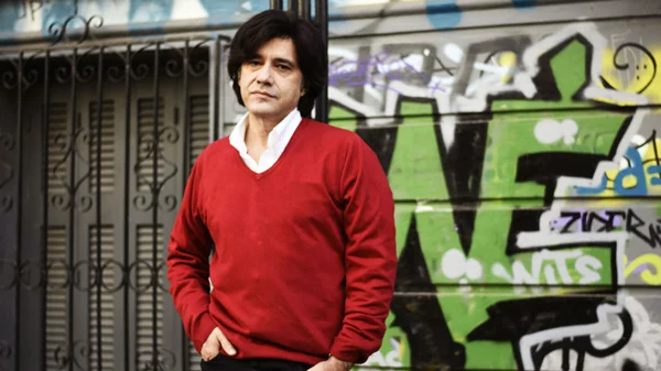 Διαβάζουμε σπίτι με τον Αλέξη Σταμάτη