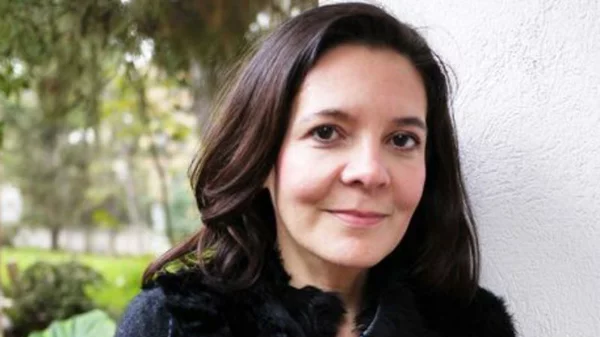 Η Αμάντα Μιχαλοπούλου μας δείχνει πως να κάνουμε γιόγκα για τα χέρια ως αντίδοτο στο πληκτρολόγιο