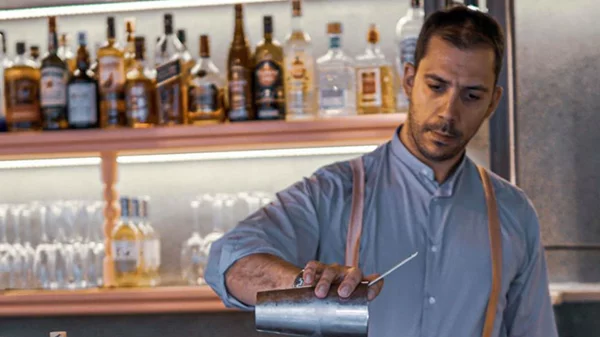 Homemade cocktail της ημέρας | «Emerald in the Tropics», του Αλέξανδρου Σουρμπάτη