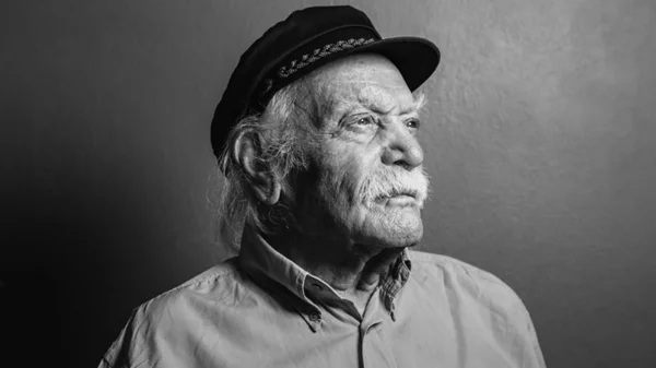 Αφιέρωμα στον Μανώλη Γλέζο από την ΕΡΤ