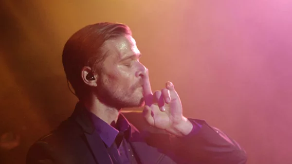 Ο Στέφανος Τσιτσόπουλος γράφει για το βίαιο και ποιητικό «Θαύμα της Θάλασσας των Σαργασσών»