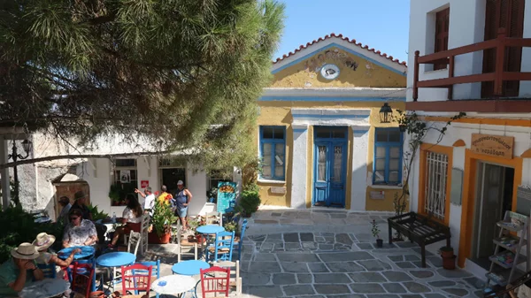 Το μετέωρο βήμα του ελληνικού τουρισμού: Tι δείχνει η μελέτη του ΙΝΣΕΤΕ για τον κορονοϊό