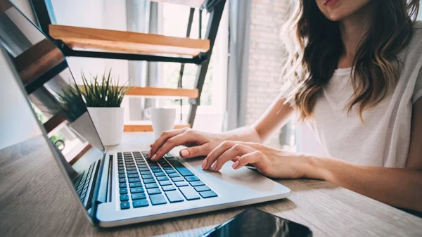 Αυστηρά πρόστιμα για τους διαδικτυακούς "πειρατές"