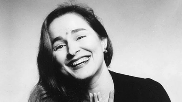 Η συγγραφέας και ηθοποιός Αργυρώ Πιπίνη μας διαβάζει Μικρές Νυχτερινές Ιστορίες