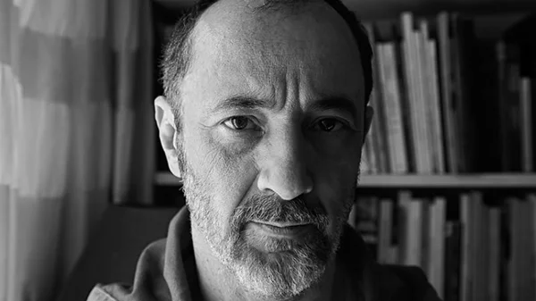 Ο Στέλιος Μάινας μας εύχεται Καλή Ανάσταση διαβάζοντας Παπαδιαμάντη