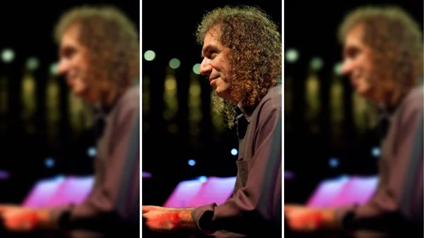 Ο συνθέτης Σταύρος Λάντσιας παίζει πιάνο στο Φάρο του «Σταύρος Νιάρχος»