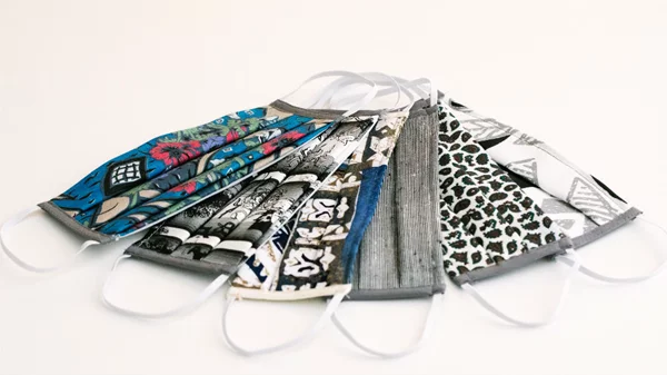 Η μάσκα γίνεται το νέο αξεσουάρ του θεατρόφιλου, χάρη στο Εθνικό Θέατρο