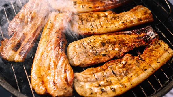 Χοιρινά μπριζολάκια, η καθημερινή παρέα της μπίρας