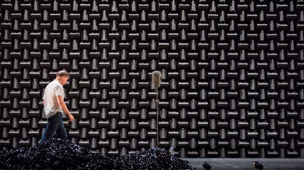 Διαδρομές στις ξεχασμένες γειτονιές της Αθήνας, Γεώργιος Βιζυηνός και παιγνιώδεις τελετουργίες από το κανάλι του Ιδρύματος Ωνάση