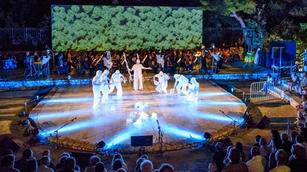 Στο πλευρό της τέχνης και των καλλιτεχνών ο Δήμος Αθηναίων