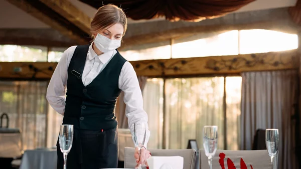 Οδηγός επανεκκίνησης για τα εστιατόρια από τον ΕΦΕΤ