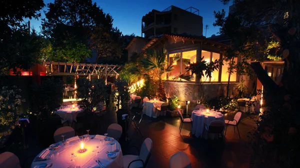 To «Botrini’s» επιστρέφει και βγαίνει στον κήπο με ειδικό μενού