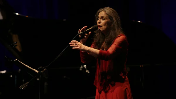 Παύλος Παυλίδης και Σαβίνα Γιαννάτου συνεχίζουν τα διαδικτυακά #snfccAtHome: music