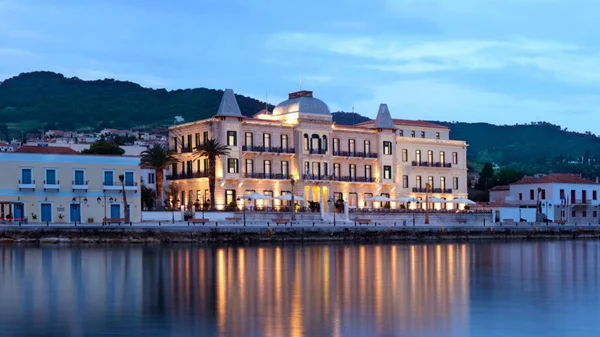 Το Poseidonion Grand Hotel υποδέχεται το καλοκαίρι με νέο γαστρονομικό πρόσωπο