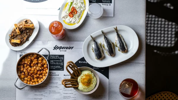 Πειραγμένοι μεζέδες με υπογραφή Τσιοτίνη στο «Καφενείον ΣΙ ΤΙ ΣΗ»