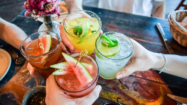 «Welcome Back Drinks»: 104 μπαρ μας υποδέχονται με μία σούπερ προσφορά