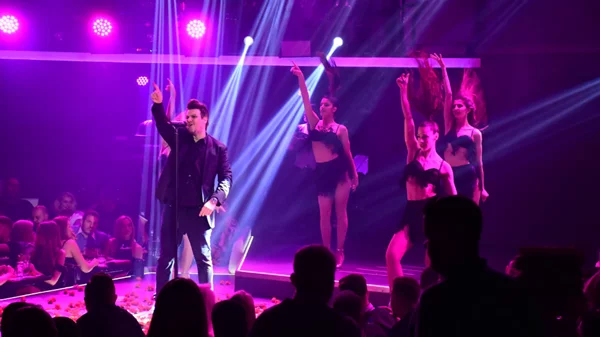 Οι πίστες ανοίγουν μικρόφωνα!