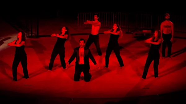 Η σαρωτική «Αντιγόνη» του Στρούμπου βγαίνει σε περιοδεία