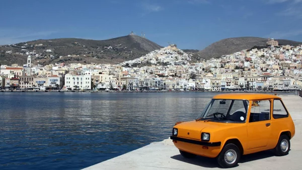 Drive-in προβολή στη Γλυφάδα για το ντοκιμαντέρ «Ανάμεσα σε Δύο Νησιά»