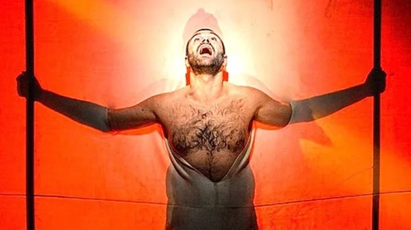 Ο Τάσος Ιορδανίδης περιοδεύει με το «Ο Τζόνι πήρε το όπλο του»