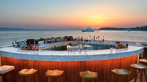 22 bars-προορισμοί για το καλοκαίρι