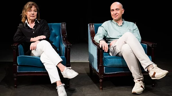 Η Ρένη Πιτάκη υποδύεται «Μια Γερμανίδα Γραμματέα»