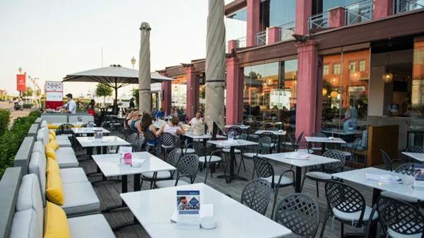 Nάπολη + aperitivo = ένα μοναδικό καλοκαιρινό concept