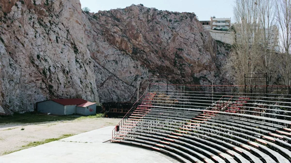 Τι θα δούμε αυτό το καλοκαίρι στο Θέατρο Βράχων