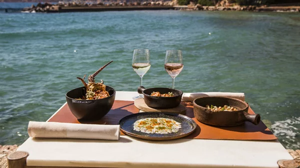 «Ταβέρνα 37»: «Γαλανόλευκες» σπεσιαλιτέ στο «Four Seasons»